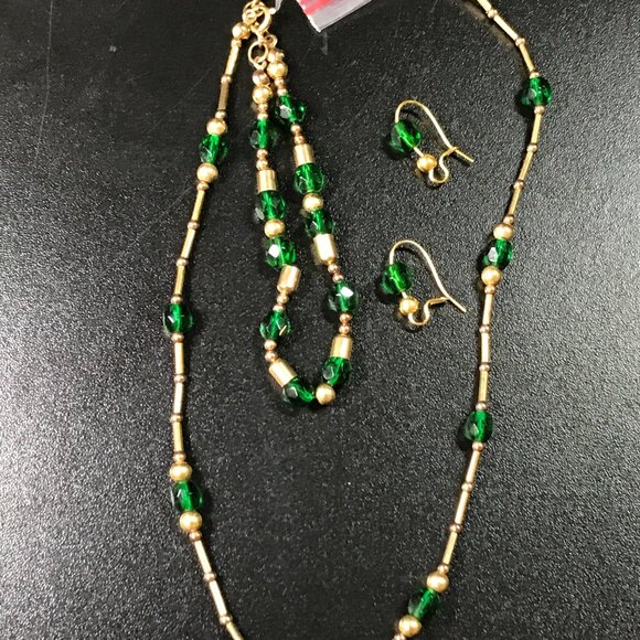 15 1/2" Green and Gold Necklace Set - Picture 2 of 8